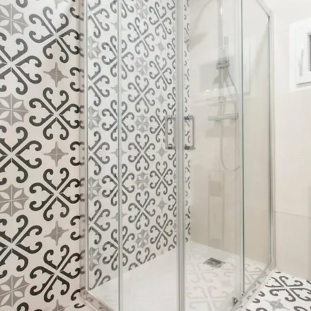 New 4 Pax Front Station Wifi Βαλένθια